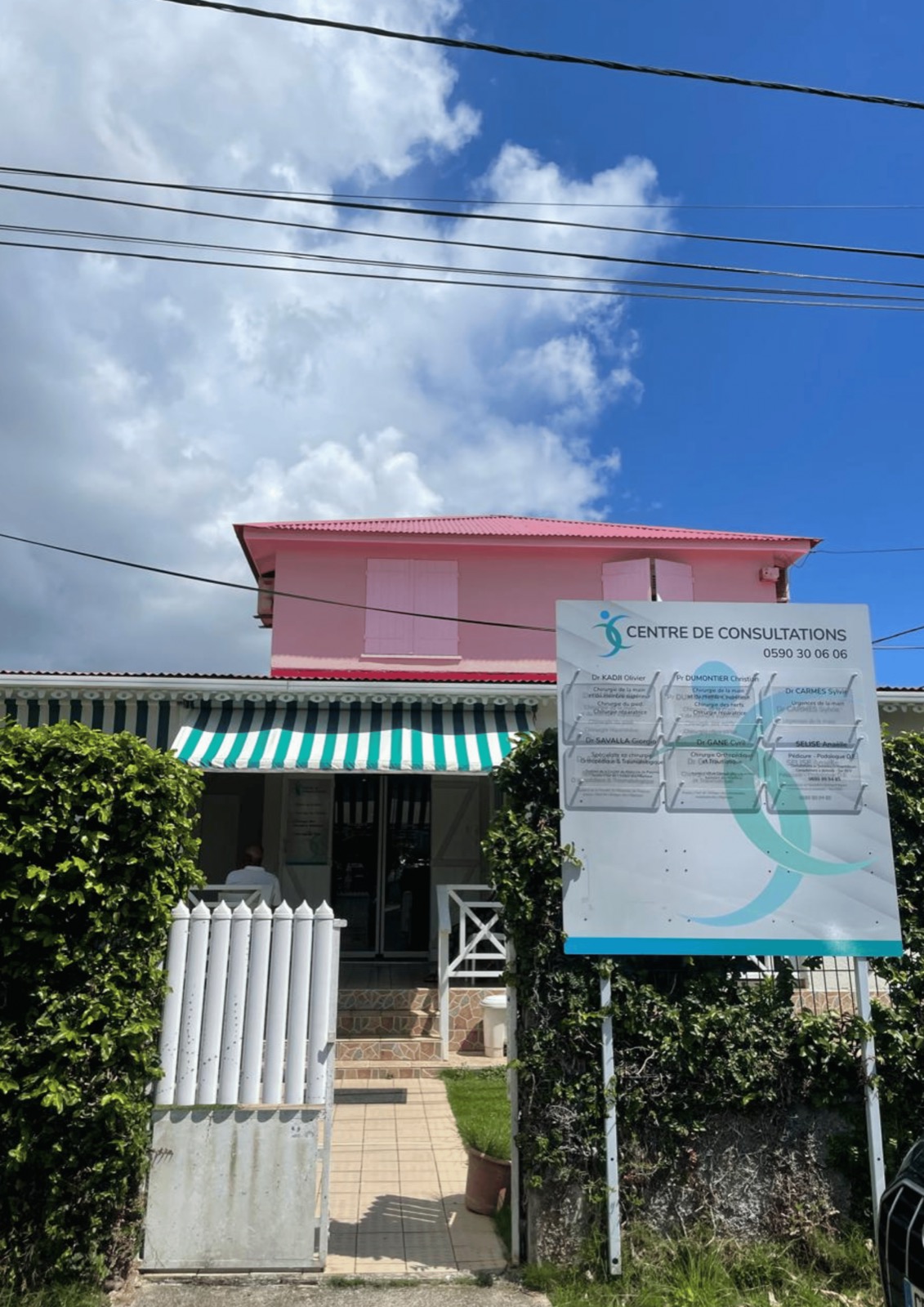 Façade du Centre de Consultation à Baie-Mahault